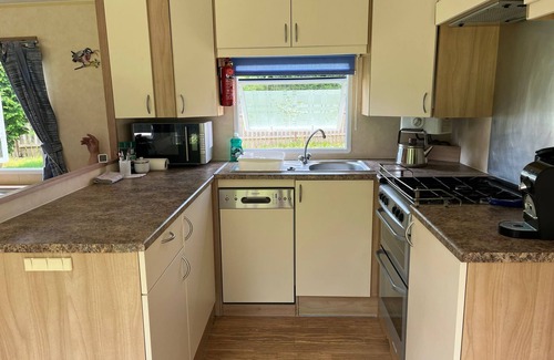 Bad Ischl RV Rental | 'Ferien Tiny House Am Waldrand' with mountain view, garden and WiFi