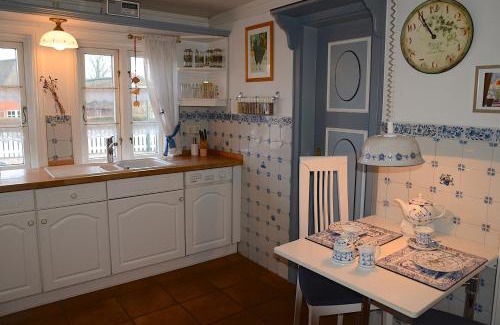 Oevenum Apartment | Ferien unterm Reetdach Whg 01