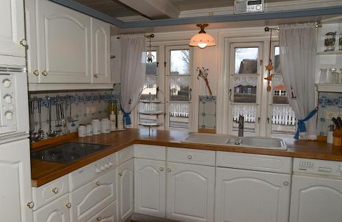 Oevenum Apartment | Ferien unterm Reetdach Whg 01