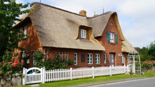 Oevenum Apartment | Ferien unterm Reetdach Whg 02