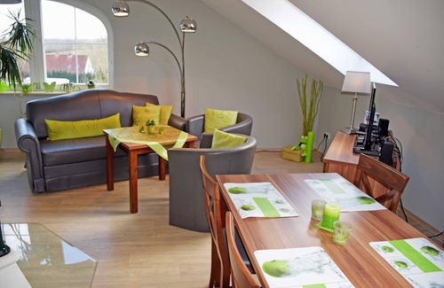 Rugen Island Apartment | Ferienappartement Polarstern mit Kamin - Manor house apartment with fireplace, outdoor pool