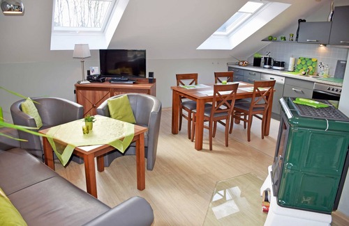 Rugen Island Apartment | Ferienappartement Polarstern mit Kamin - Manor house apartment with fireplace, outdoor pool