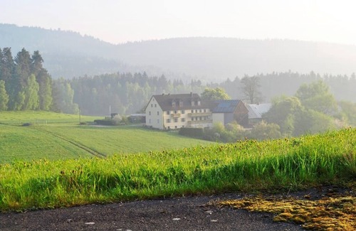 Friedenfels Apartment | Feriendomizil (55 m2) im Naturpark Steinwald mit Südbalkon und Kachelofen