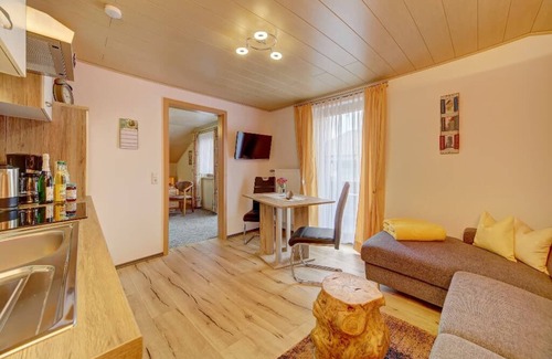 Lam Apartment | Feriendomizil mit Balkon. Perfekte Ausgangslage für Wanderungen.