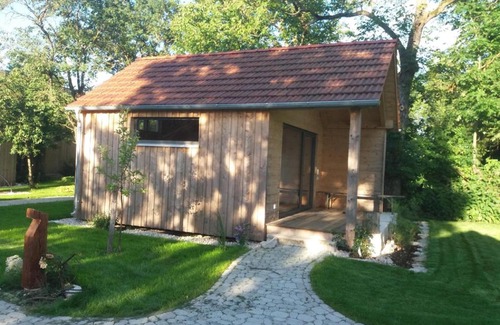 Burgsalach Hotel | Feriengarten mit Schlafhütten