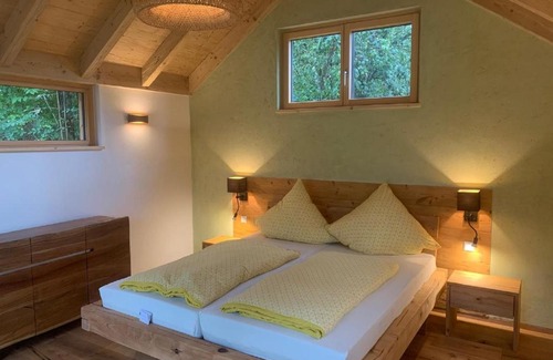 Burgsalach Hotel | Feriengarten mit Schlafhütten
