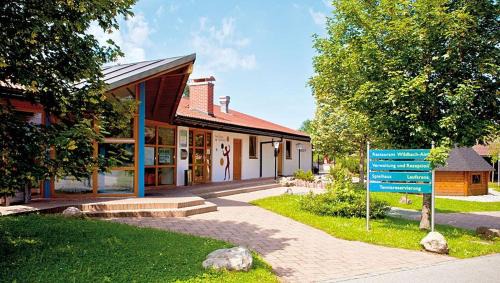 Schwarzenbach House | Ferienhäuser im Feriendorf Weissensee im Allgäu E