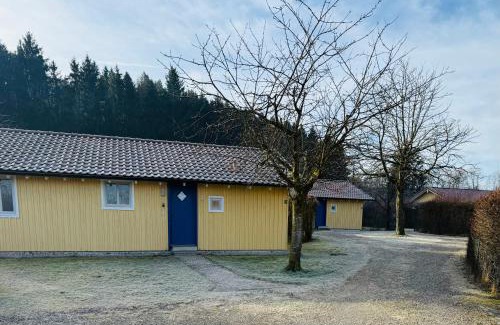 Postmuenster House | Ferienhäuser in Postmünster am See, mit eigenem Garten, mit Vierbeiner!