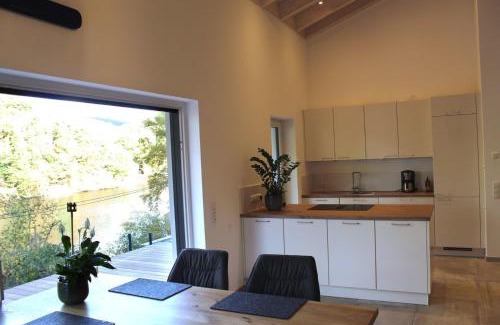 Heimbach House | Ferienhaus 'Freund am See' 1