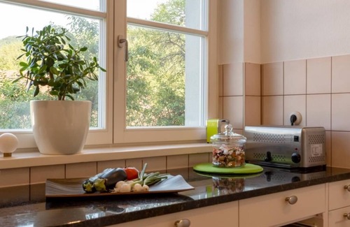 Hausen am Tann House | Ferienhaus alte Kinderschule, 200qm, 4 Schlafzimmer, max. 10 Personen