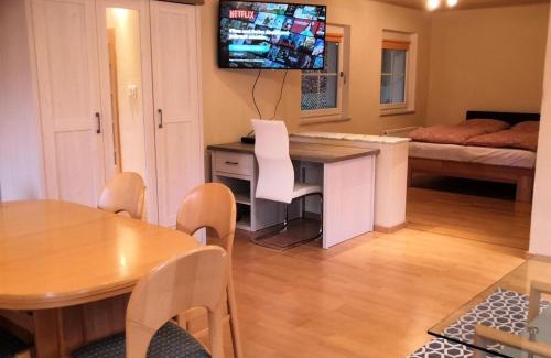 Deuerling Apartment | Ferienhaus am Bach - Deuerling