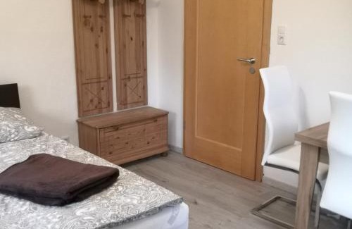Deuerling Apartment | Ferienhaus am Bach mit großem Garten