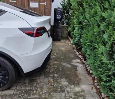 Sagard House | Ferienhaus an der Brunnenaue 4 Sterne, E-Ladestation am Haus, Wlan, Netflix, Garten