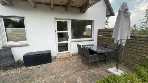 Bad Hersfeld House | Ferienhaus An der Weinrebe in Bad Hersfeld mit Garten, 2 Bäder, 2 Schlafzimmer & Küche - gratis Parkplätze