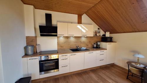 Poltersdorf House | Ferienhaus "Anne" und Weingut Willi Fett