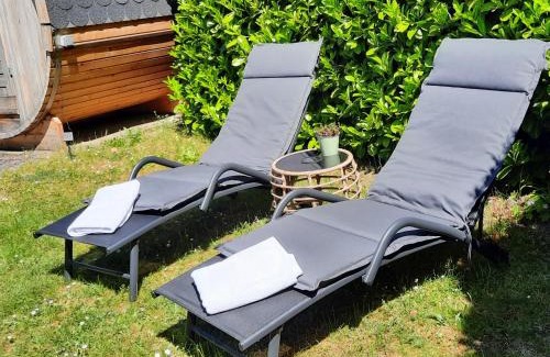 Bremke House | Ferienhaus "Auszeit mit Herz" im Ferienpark Extertal - Kamin, Fass-Sauna, Massagesessel