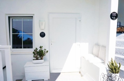 Bromberg House | Ferienhaus BLACK & WHITE