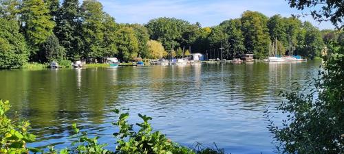 Kloster Lehnin House | Ferienhaus direkt am See mit Boot, Fahrrädern und Sup
