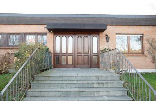 Euskirchen Villa | Ferienhaus große Villa "Smart home"