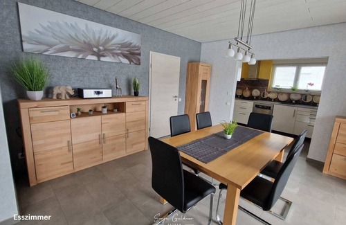 Ueberherrn House | Ferienhaus Guldner mit Terrasse, Garten, Sauna & Kleinem Wellnessbereich
