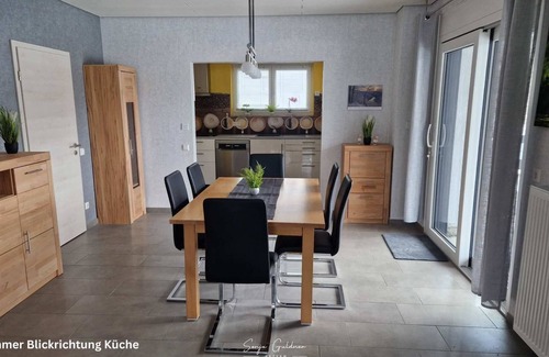 Ueberherrn House | Ferienhaus Guldner mit Terrasse, Garten, Sauna & Kleinem Wellnessbereich