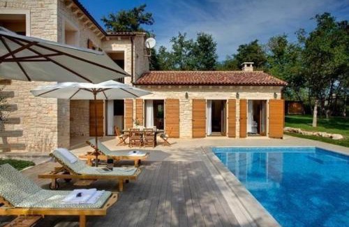 Karigador House | Ferienhaus in Karigador mit Terrasse, Whirlpool und Garten