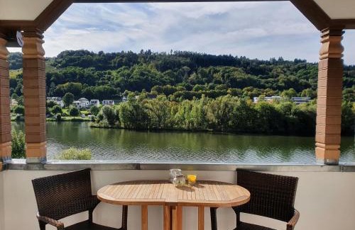 Zell Apartment | Ferienhaus Inselblick in Traumlage mit Balkon und Panoramablick