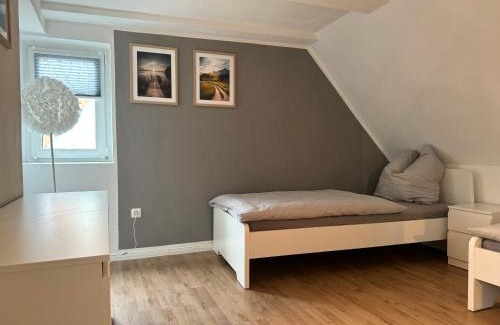 Hettstedt House | Ferienhaus "Jasmine" mit 3 Schlafzimmern und Stellplatz