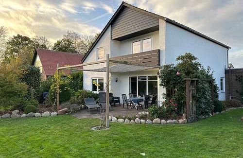 Langen b. Bremerhaven House | Ferienhaus m. gr. Garten, zw Bremerhaven, Cuxhaven, Wattenmeer, Haustierfreundl