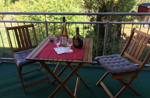 Ochsenfurt Apartment | Ferienhaus mit Balkon und Garten