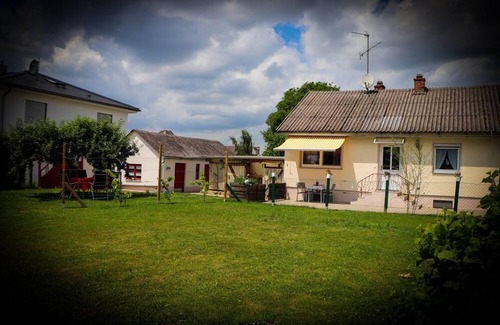 Mindelstetten Apartment | Ferienhaus mit Großem Garten