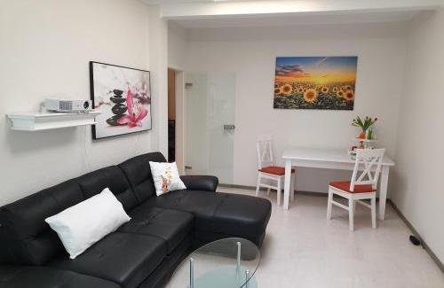 Jesewitz House | Ferienhaus mit Sommerpool, Terrasse und Glashaus