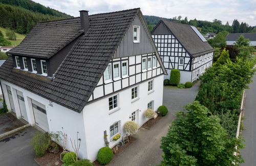 Eslohe Apartment | Ferienhaus Weitblick, 170 qm, 5 Schlafräume, Terrasse, Max. 10 Personen