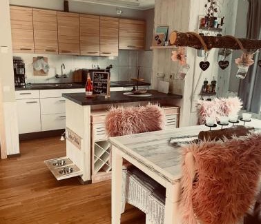 Meschede House | Ferienhaus "Zauberwald" mit Pelletofen & Sauna