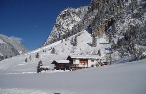 Mayrhofen Apartment | Ferienhof Talaste - Naturparadies Inmitten der Zillertaler Alpen - Fewo Isabella