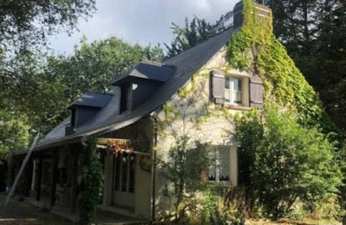 Saint-Lyphard House | Ferienoase mit Großem Garten und Pool