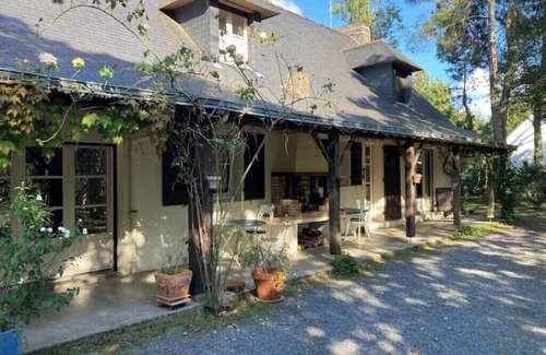 Saint-Lyphard House | Ferienoase mit Großem Garten und Pool