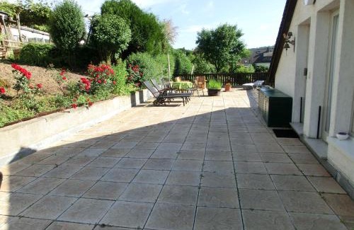 Burg Bed & Breakfast | Ferienweingut Hirschen Schulstraße