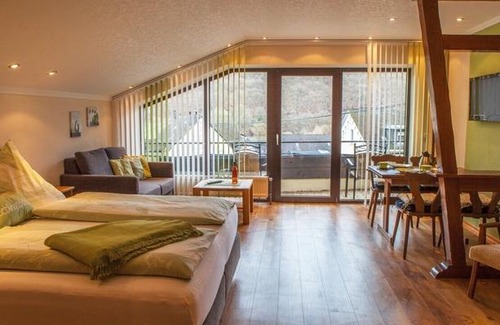 Valwig Bed & Breakfast | Ferienweingut Stein