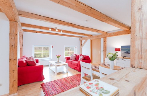 Blekendorf Apartment | Ferienwohnung Über den Feldern mit Balkon in der Holsteinischen Schweiz