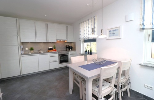 Althagen Apartment | Ferienwohnung mit Boddenblick und 2 Balkonen, Direkt am Ahrenshooper Hafen