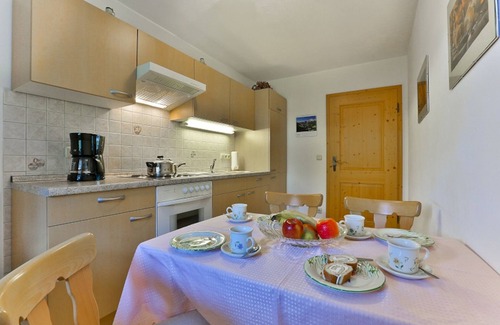 Unterschonau Apartment | Ferienwohnung 1 bis 4 Personen, 70 qm, 2 separate Schlafzimmer, Bad mit Badewanne und Dusche, Balkon