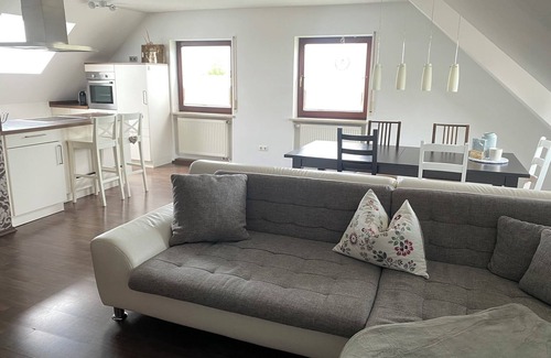 Wolframs-Eschenbach Apartment | Ferienwohnung mit 95qm und Sonnigem Balkon