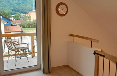 Aschau im Chiemgau Apartment | Ferienwohnung Bergblick Loft, 57 qm mit Separatem Schlafzimmer und West-balkon