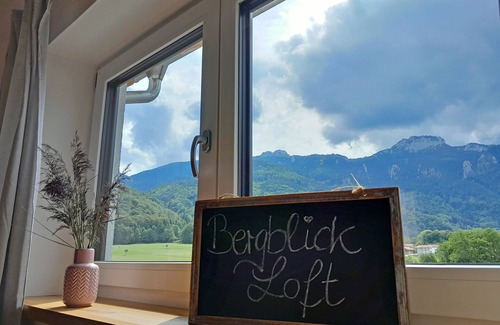 Aschau im Chiemgau Apartment | Ferienwohnung Bergblick Loft, 57 qm mit Separatem Schlafzimmer und West-balkon