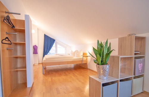 Mainz-Bingen Apartment | Ferienwohnung in Ruhiger Seitenstraße mit Balkon