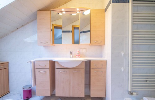 Mainz-Bingen Apartment | Ferienwohnung in Ruhiger Seitenstraße mit Balkon