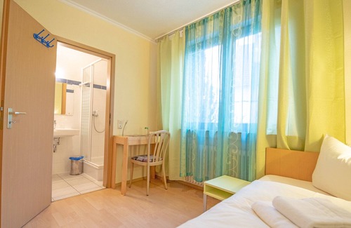 Mainz-Bingen Apartment | Ferienwohnung in Ruhiger Seitenstraße mit Balkon