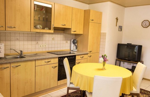 Riedenburg Apartment | Ferienwohnung für bis zu 4 Personen mit Möblierter Sonnenterrasse