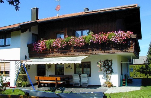 Frasdorf Apartment | Ferienwohnung 1-3 Personen, 55 qm, Süd-Ostbalkon, 1 Schlafzimmer, Wohnküche, SAT-TV